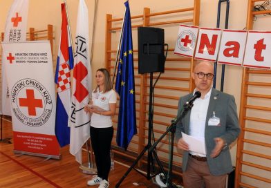 O MLADIMA, PRUŽANJU PRVE POMOĆI, DARIVANJU KRVI I OSTALOM – Dario Pauković ravnatelj GD Crvenog križa Nova Gradiška – 1/2025-  Radijske emisije iz ciklusa Zdravlje snaga za život