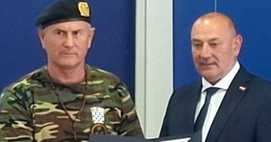 Članu UHBDR121.b.p.NG i posebno priznanje uz obljetnicu svečanog mimohoda